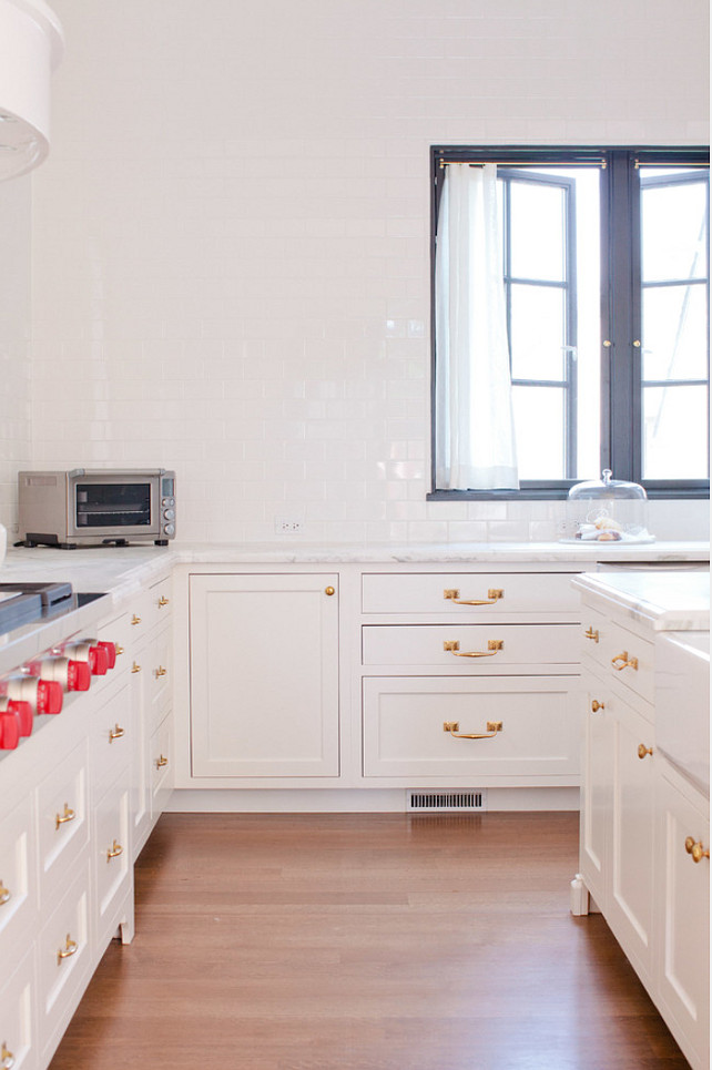 Subway Tiles from countertop to celing. Kitchen with subway tiles from countertop to ceiling. #Kitchen #SubwayTiles #Backsplash #Countertop #Ceiling Jean Stoffer Design.