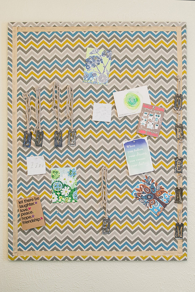 Teen Bedroom Pinboard. Teen bedroom with fabric Pinboard. Teen Bedroom Decor. #Pinboard #fabricPinboard #TeenBedroom Jean Liu Design.