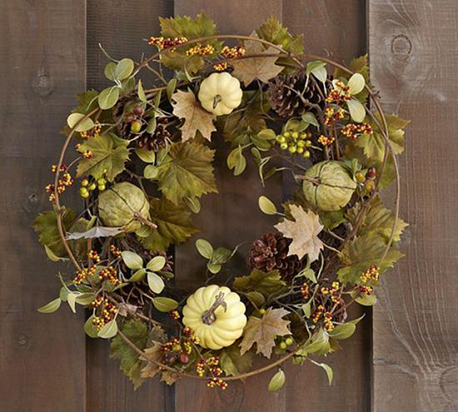 Thanksgiving Wreath Ideas. Coroa de abóbora da colheita verde falsa, Pottery Barn, 137 dólares. # Acção de Graças em casa.