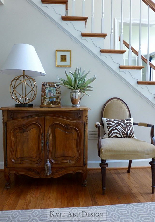 Traditional Foyer designed by Kate Abt Design. #TraditionalFoyer #Foyer #TraditionalInteriors