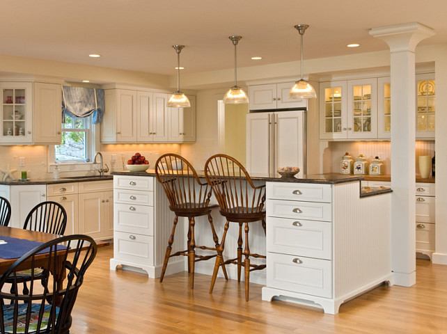 Traditional Kitchen. Traditional kitchen with white cabinets and custom made kitchen island. #Kitchen #TraditionalKitchen Polhemus Savery DaSilva.