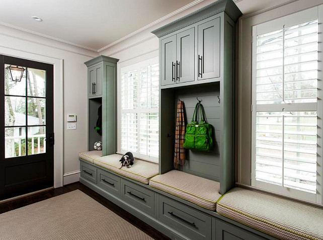 Mudroom Design Ideas. This mudroom is comfortable and very useful. #Mudroom