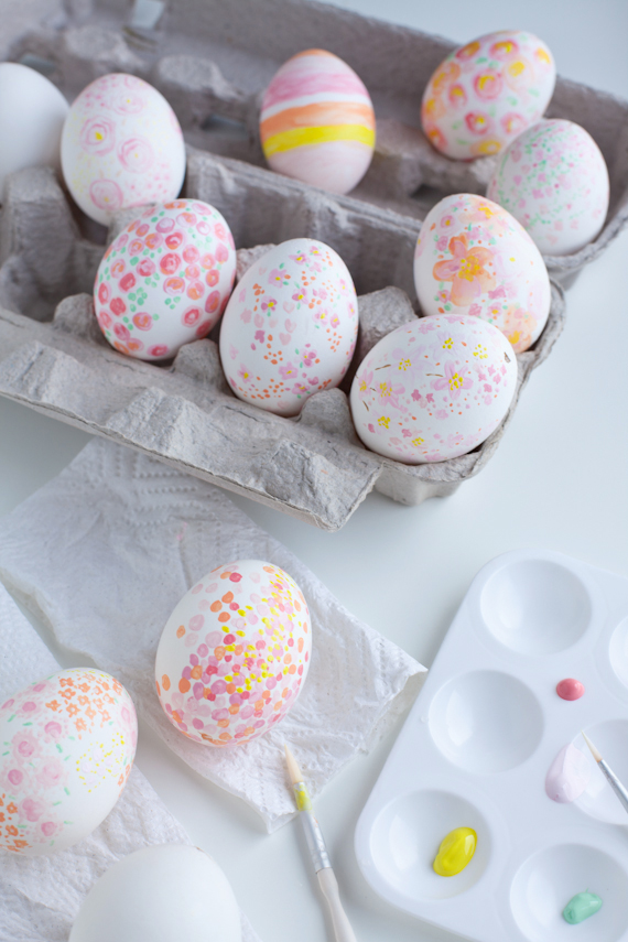 Easter Decorating Ideas. Hand Painted Easter Decor #HandPaintedEasterDecor