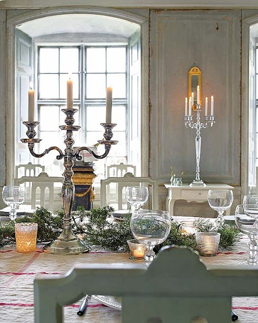 White Christmas Decor Ideas (dining room & foyer) - Artsy Chicks Rule®