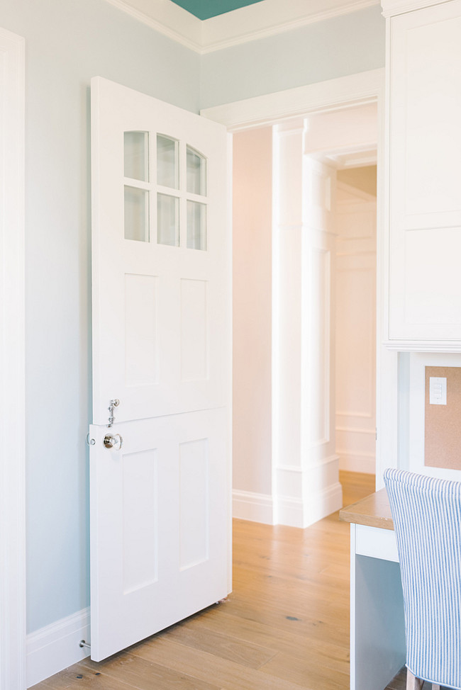 White Dove OC-17 Benjamin Moore. Door and Trim Painted in White Dove OC-17 Benjamin Moore. #WhiteDove #OC17 #BenjaminMooreWhiteDove #Door #Trim #PaintColor