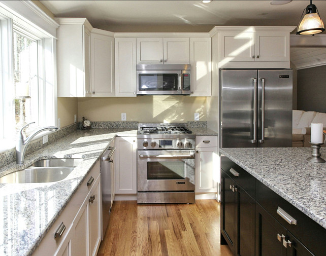 Kitchen Design. This is not a luxurious kitchen that we often see in magazines. This is a real kitchen that most of us can have. Love the design! #Real #Kitchen #AffordableKitchen